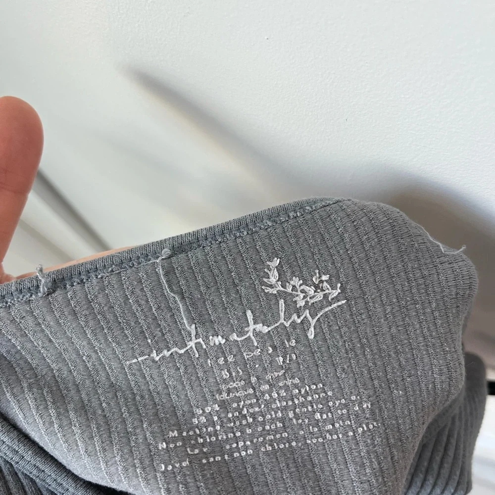 Gray Ribbed Women's Top - Picture 3 of 3